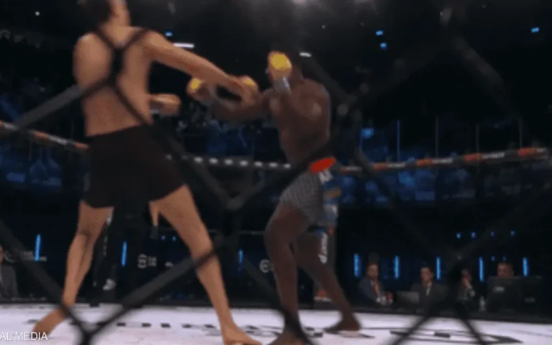 فيديو مذهل.. مصارع يسقط خصمه بأسرع ضربة قاضية في تاريخ المصارعة